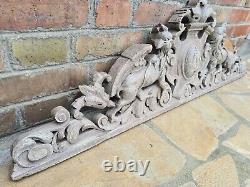 Ancien Fronton en bois sculpté a motif de Griffons