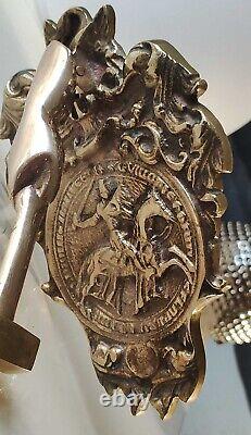 Ancien Heurtoir de porte en bronze coulé Maçonnique Français Templiers. Bronze
