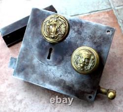 Ancien grosse serrure g. C. En fer et bronze décoré