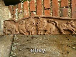 Ancien linteau indien sculpté animaux