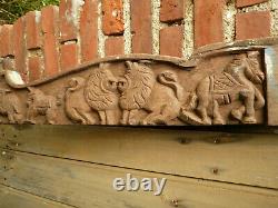 Ancien linteau indien sculpté animaux