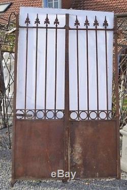Ancien portail en fer forgé / 2m40 de haut x 146 cms de large
