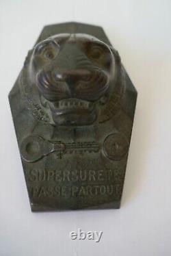 Ancien presse papier bronze publicitaire Bricard serrure clé cadenas coffre fort