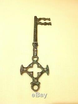 Ancienne clé en laiton d'une église arménienne (18e siècle)