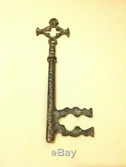 Ancienne clé en laiton d'une église arménienne (18e siècle)
