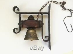 Ancienne cloche de porte d'entrée ou portail en bronze fer forgé bois, sonnette
