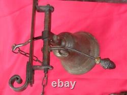 Ancienne cloche sonnaille de porte entrée appel, bronze et support fer forgé
