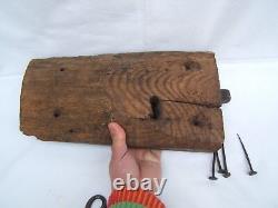 Ancienne grande serrure 18 eme gâche de porte en bois et fer avec sa clé déco