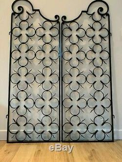 Ancienne paire de portes grilles ouvrantes a volutes hauteur 151 cm