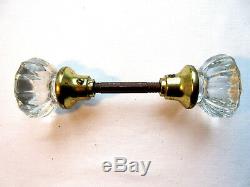 Ancienne poignée de porte XIXème, 2 boules verre à 12 côtes, viroles laiton