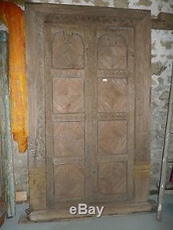 Ancienne porte indienne sculptée