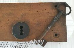 Ancienne serrure XVIII siècle pour portail bois avec clef Objet rare
