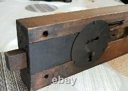 Ancienne serrure XVIII siècle pour portail bois avec clef Objet rare