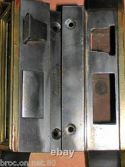 Ancienne serrure en bronze et fer poignée porte deco architecture chateau FT