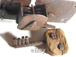 Ancienne serrure fer forgé XVIIIe avec clef fonctionne porte serrurerie château