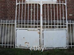 Anciennes grilles et portail en fer forgé, des années 1920