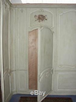 Boiserie de chambre de style Louis XV peinture dans les cartouches