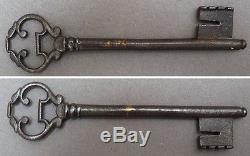 Clé clef de porte en fer forgé du 18e siecle 18th century