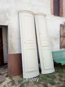 Deux portes galbées anciennes avec leurs bâtis