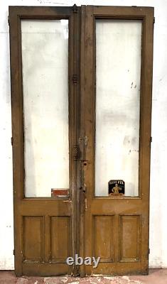 Double portes de passage en verre et sapin patiné XX siècle