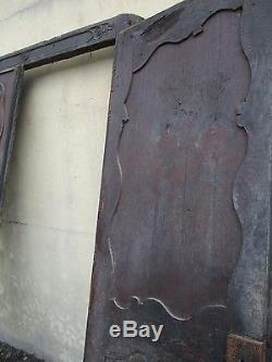 Façade placard ancien régence sculpté en chêne provenant d'un manoir