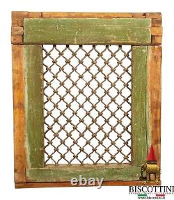 Fouet Grille Antique Fer Forgé Fenêtre Bois Rustique Détail Historique