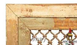 Fouet Grille Antique Fer Forgé Fenêtre Bois Rustique Détail Historique