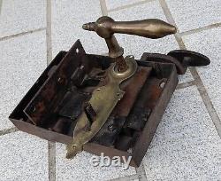 GRANDE SERRURE ANCIENNE en FER FORGE avec poignee et plaque de propreté de PORTE