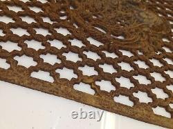 Grille de porte en fonte / 60.5 cms x 75 cms