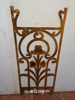 Grille de porte ou de fenêtre en fonte