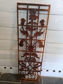 Grilles de porte en fonte / 29.5 cms x 94 cms X 2