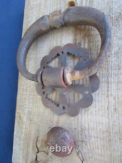 Gros heurtoir marteau de porte entrée Anneau rosace fer forgé ancien Lg 13,4 cm