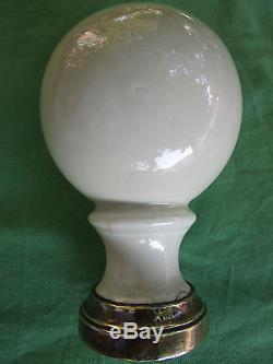 Grosse boule d'escalier pilastre rampe porcelaine bague laiton ancienne D 10 cm