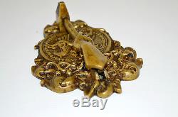 HEURTOIR ANCIEN BRONZE MARTEAU Frappant sur CHEVALIER en ARMURE MARTEAU de PORTE
