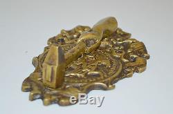 HEURTOIR ANCIEN BRONZE MARTEAU Frappant sur CHEVALIER en ARMURE MARTEAU de PORTE