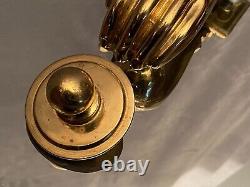 Heurtoir de porte en bronze doré en forme de main de femme