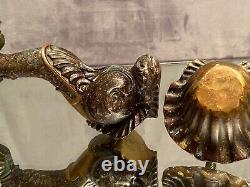 Heurtoir en bronze au dauphin stylisé Louis XIV