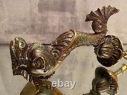 Heurtoir en bronze au dauphin stylisé Louis XIV