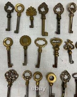 Lot de 44 clefs anciennes N° 7