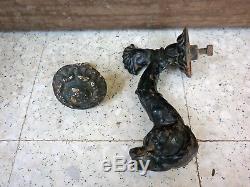 Marteau de porte heurtoir ancien poisson dauphin fer forgé fonte peint noir
