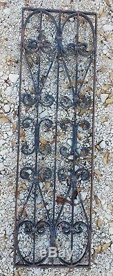 Paire de grilles de porte anciennes en fer forgé