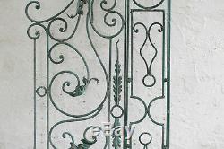 Paire de grilles mobiles en fer forgé / Pair of wrought iron gates Grilles