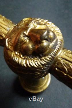 Paire de poignées de porte en bronze doré 19e siècle lion poignée Napoléon