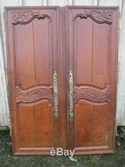 Paire de porte de placard d'armoire ancienne sculptée
