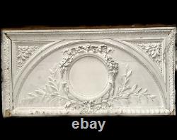 Panneau décoratif en bois stuqué motif médaillon au feuille. XIX siècle