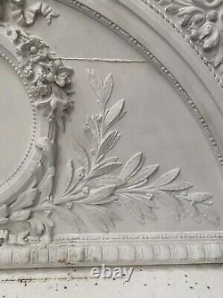 Panneau décoratif en bois stuqué motif médaillon au feuille. XIX siècle