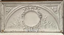Panneau décoratif en bois stuqué motif médaillon au feuille. XIX siècle