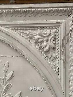 Panneau décoratif en bois stuqué motif médaillon au feuille. XIX siècle