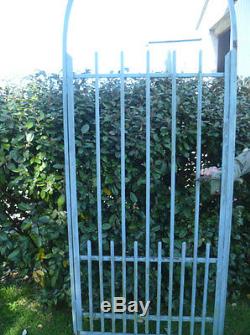 Porte de jardin ancienne en fer vendue avec chambranle et clé