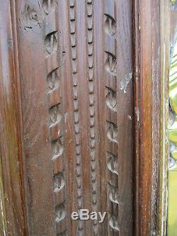Portes façade en chêne sculpté a médaillon de placard ancien. 19éme